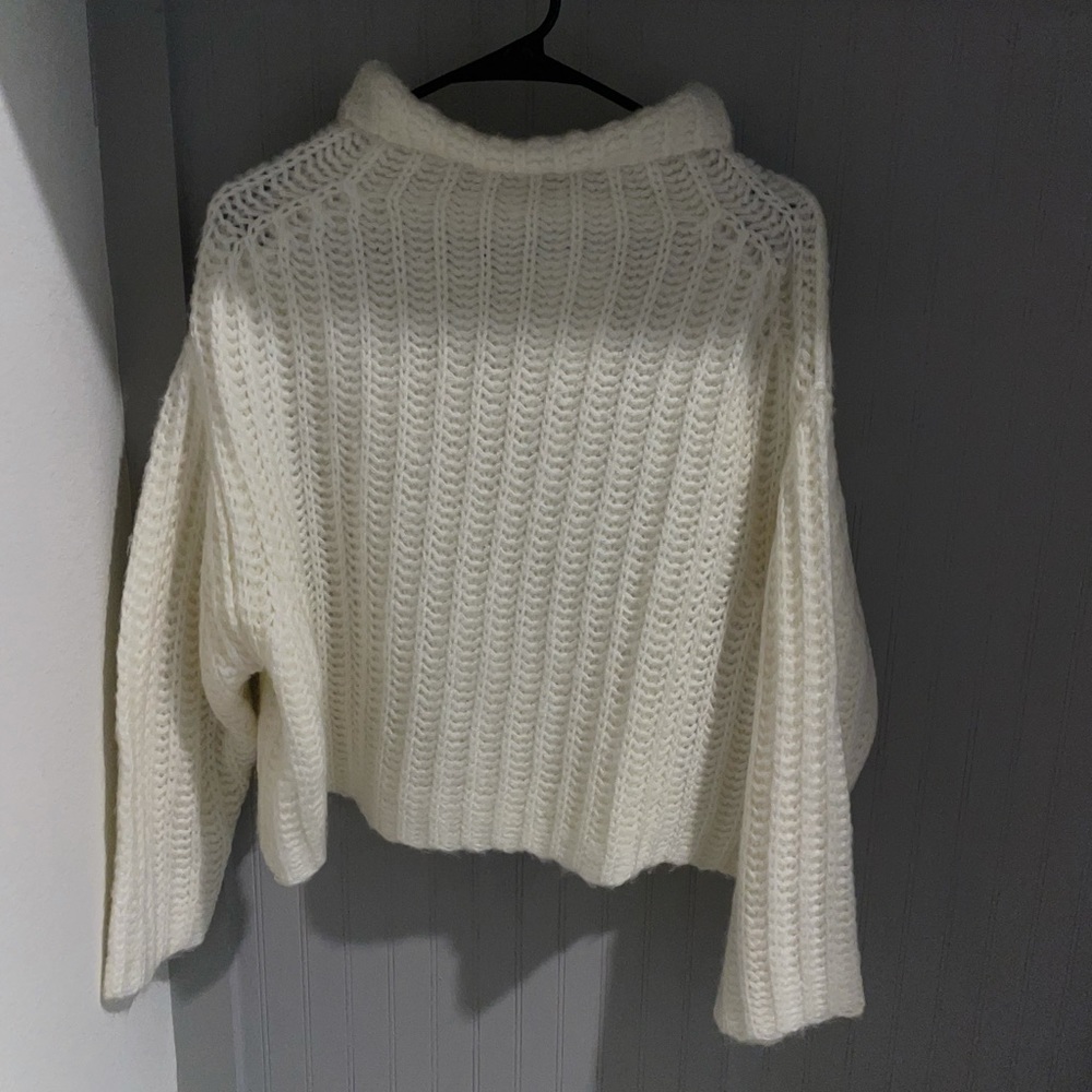 Ivory turtleneck sweater NEW WITH TAGS